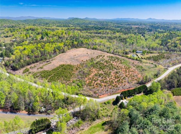 2660 Playmore Beach Road, Lenoir, NC 28645