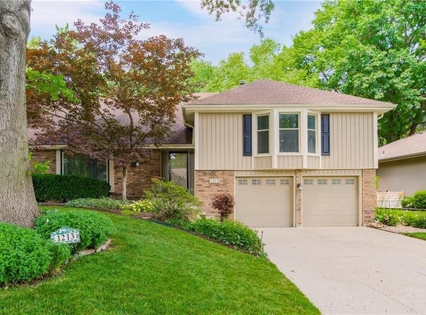 1213 Arawak Street, Blue Springs, MO 64015