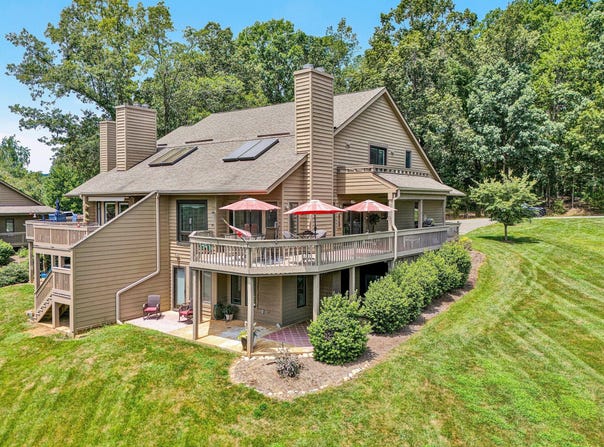 206 Monoacan TRL, Huddleston, VA 24104