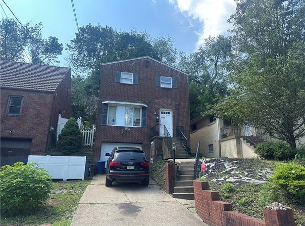 1223 Berry St, Sheraden, PA 15204