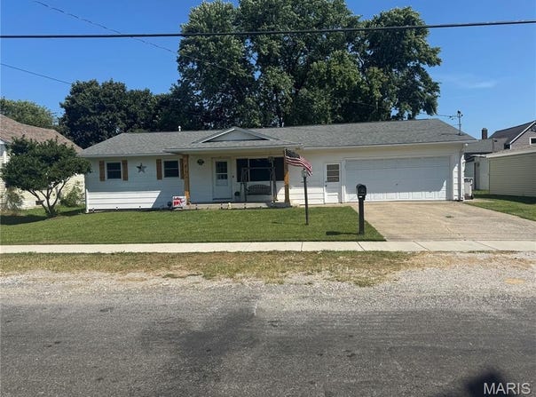 415 W Henry Street, Staunton, IL 62088