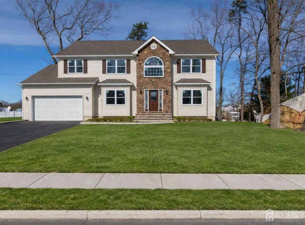 38 Ave I, Monroe, NJ 08831