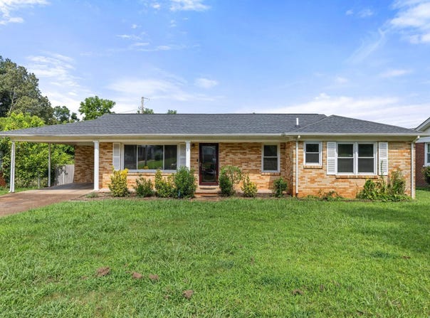110 Emerald Dr, Tuscumbia, AL 35674