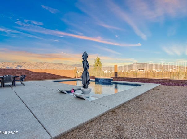 8111 S Soltero Mine Drive, Tucson, AZ 85747