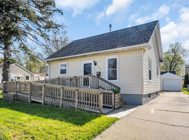 417 Island Ave Ave, Racine, WI 53405