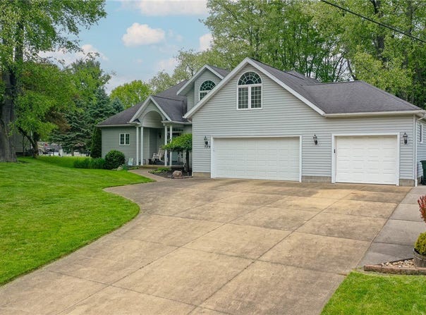 729 Norton Drive, Tallmadge, OH 44278