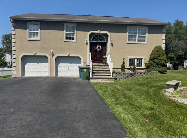 2 Danielle Court, Middletown, NY 10940