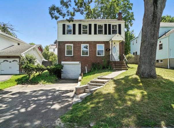 71 Commonwealth Avenue, Middletown, NY 10940