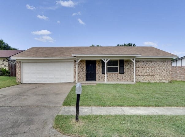 508 Jayellen Avenue, Burleson, TX 76028