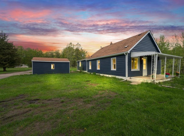 24108 Martinsville Road, Belleville, MI 48111