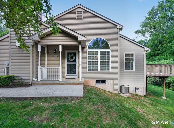25 Hamden Hills Drive, Hamden, CT 06518