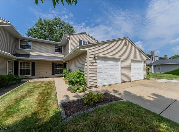 6854 Colonial Drive unit: C, Mentor, OH 44060