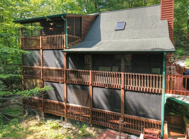 409 Hothouse Lane, Mineral Bluff, GA 30559