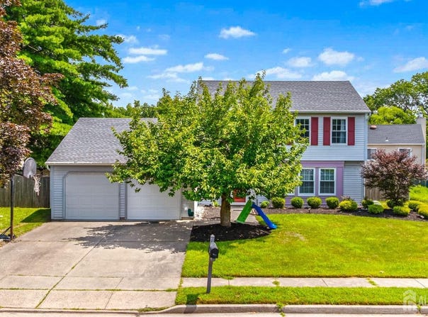 4 Daphne Court, Edison, NJ 08820