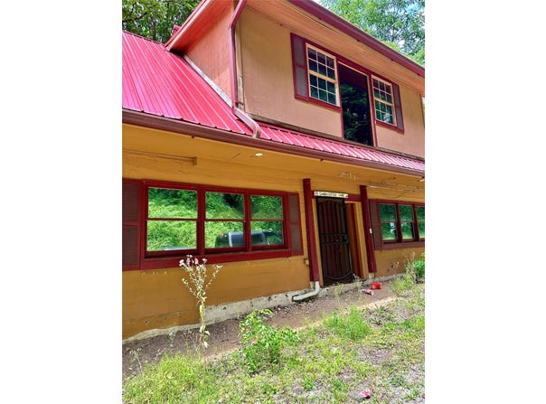 81 Candlestick Lane, Sylva, NC 28779