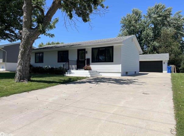 3 G Avenue W, Albia, IA 52531