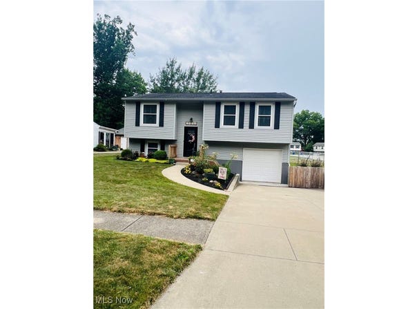 1220 Shadowlawn Drive, Ravenna, OH 44266