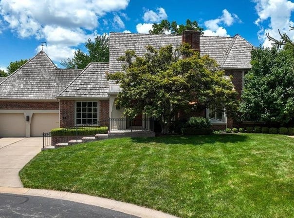 28 Le Mans Court, Prairie Village, KS 66208