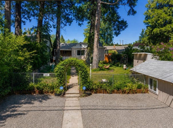 445 Oregon, Weed, CA 96094