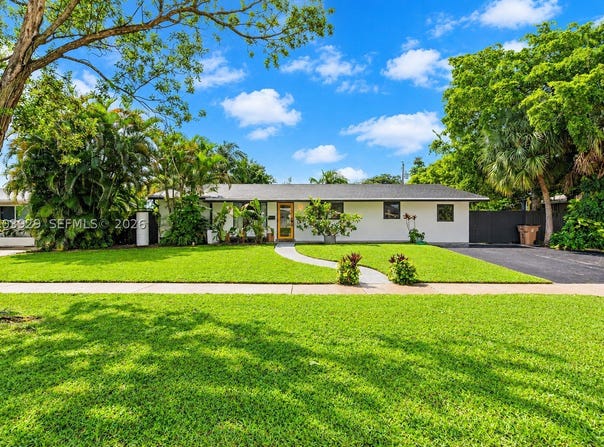 590 NW 38th Pl, Deerfield Beach, FL 33064