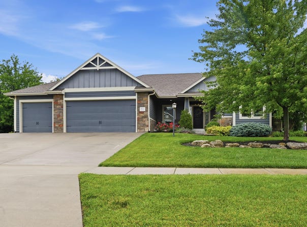 3112 SE Silverleaf CT, Topeka, KS 66609