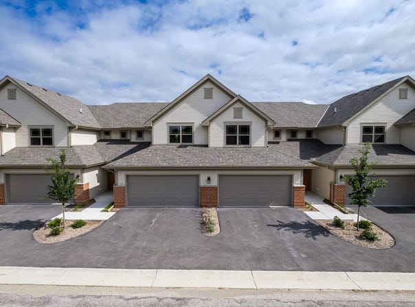 165 Aerie Cir, Brookfield, WI 53045
