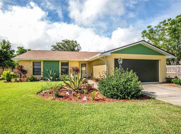504 AMBASSADOR AVENUE, EUSTIS, FL 32726