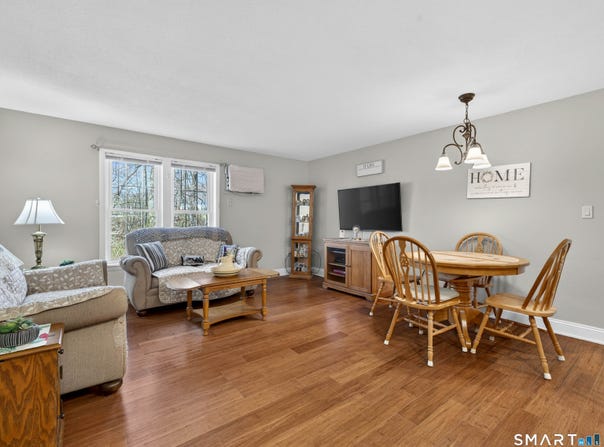 82 Sunset Street, Waterford, CT 06385