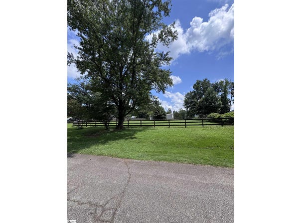 263 Oliver Drive, Inman, SC 29349