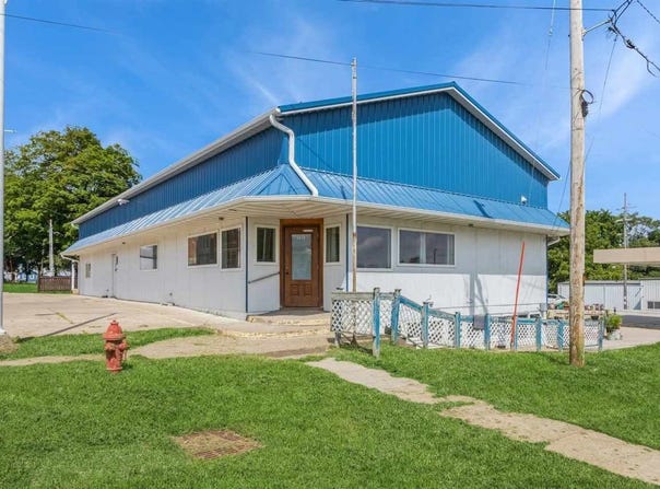201 N Devoe St, IA 52755