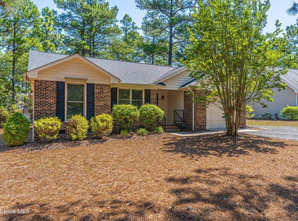 1355 Longleaf Drive E, Pinehurst, NC 28374