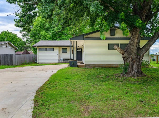525 Marmaton Rd., El Dorado, KS 67042