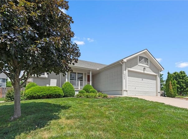 1002 W Howard Place, Louisburg, KS 66053