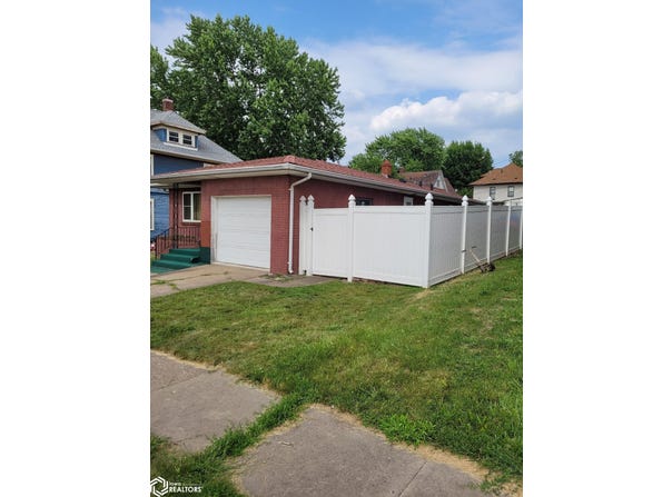 808 N 9Th Street, Burlington, IA 52601