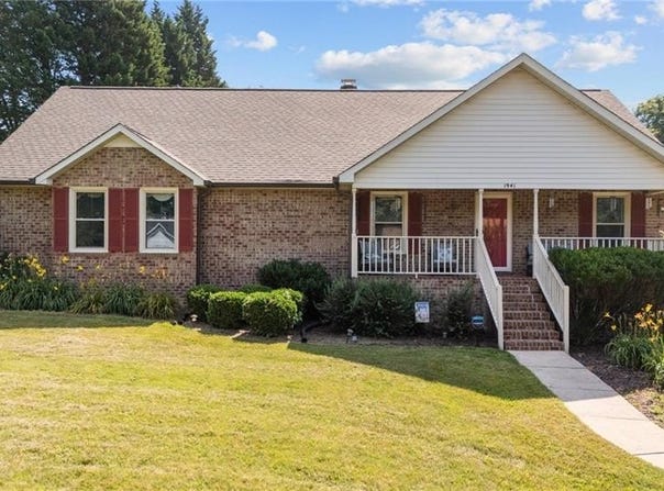 1941 Larkhill Drive, Kernersville, NC 27284