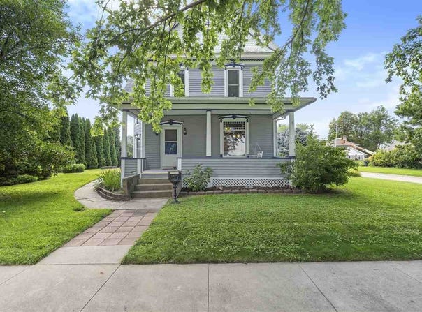 616 Broadway Street, IA 52211