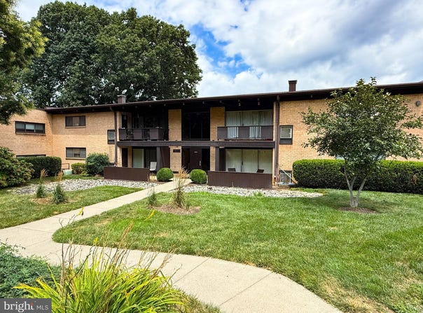 7841 ENOLA, MCLEAN, VA 22102
