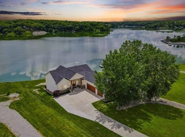 14350 South East South East View Court, Moravia, IA 52571