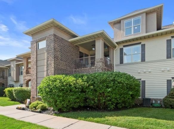 3053 W Drexel Ave, Franklin, WI 53132