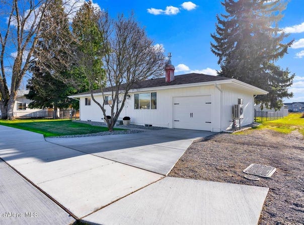1810 West Honeysuckle Ave, Hayden, ID 83835