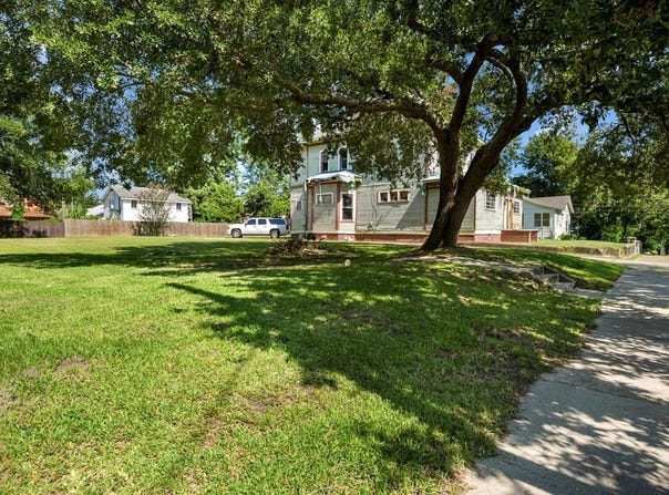 852, 848 N 7th Ave, LAUREL, MS 39440