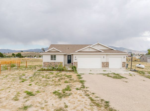 380 Valley Bend Drive, Spring Creek, NV 89815