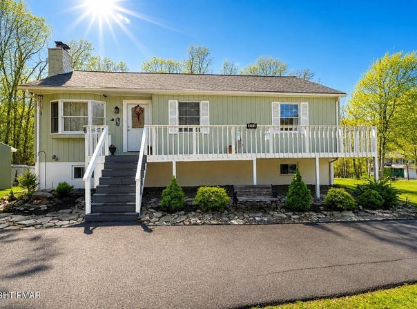 2295 Cramer Road, Bushkill, PA 18324