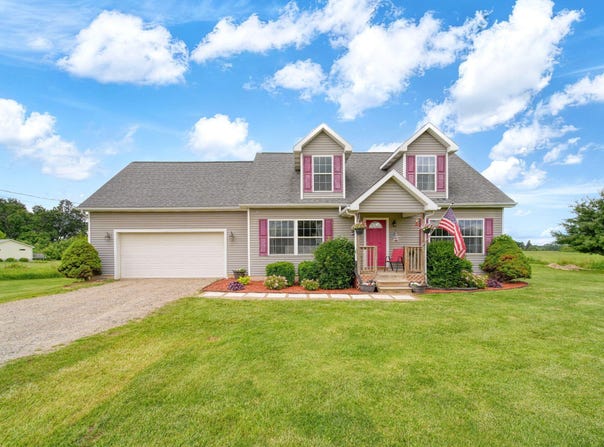 5867 E Hillcrest Drive, Eaton Rapids, MI 48827