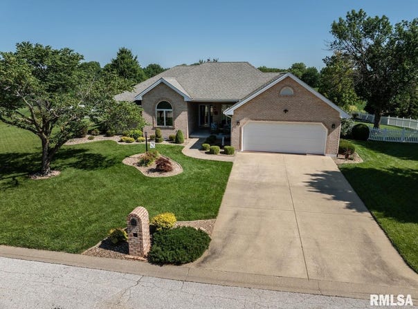 1521 SILVERTHORNE Drive, Quincy, IL 62305