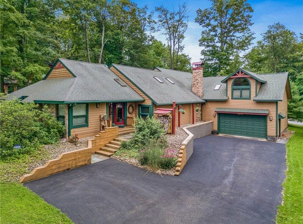 463 Gardner Road, Hidden Valley, PA 15502