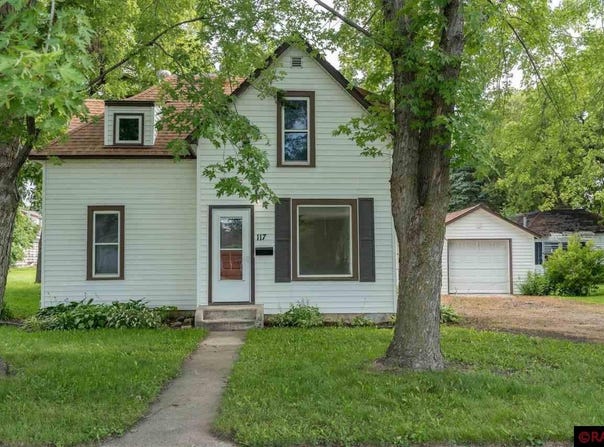 117 2nd St SW, Madelia, MN 56062