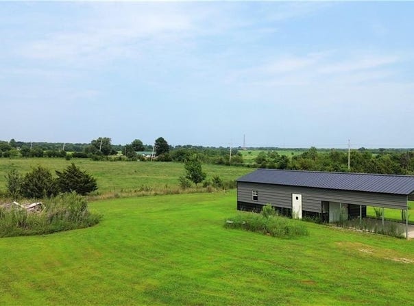 138 Bald Eagle Drive, Linn Valley, KS 66040