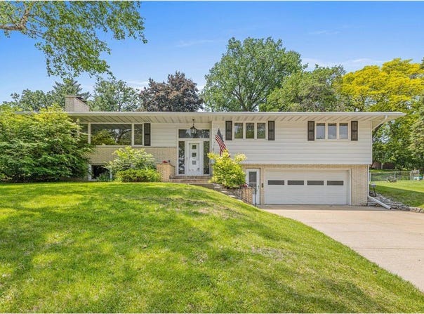 6808 Hillside Lane, Edina, MN 55439