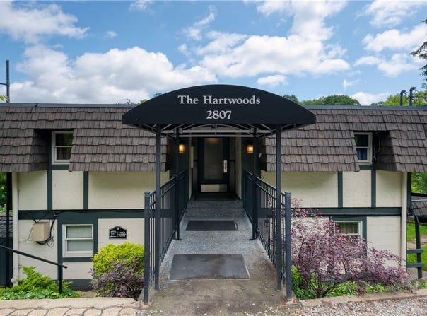 2807 Middle Rd, Hampton, PA 15116